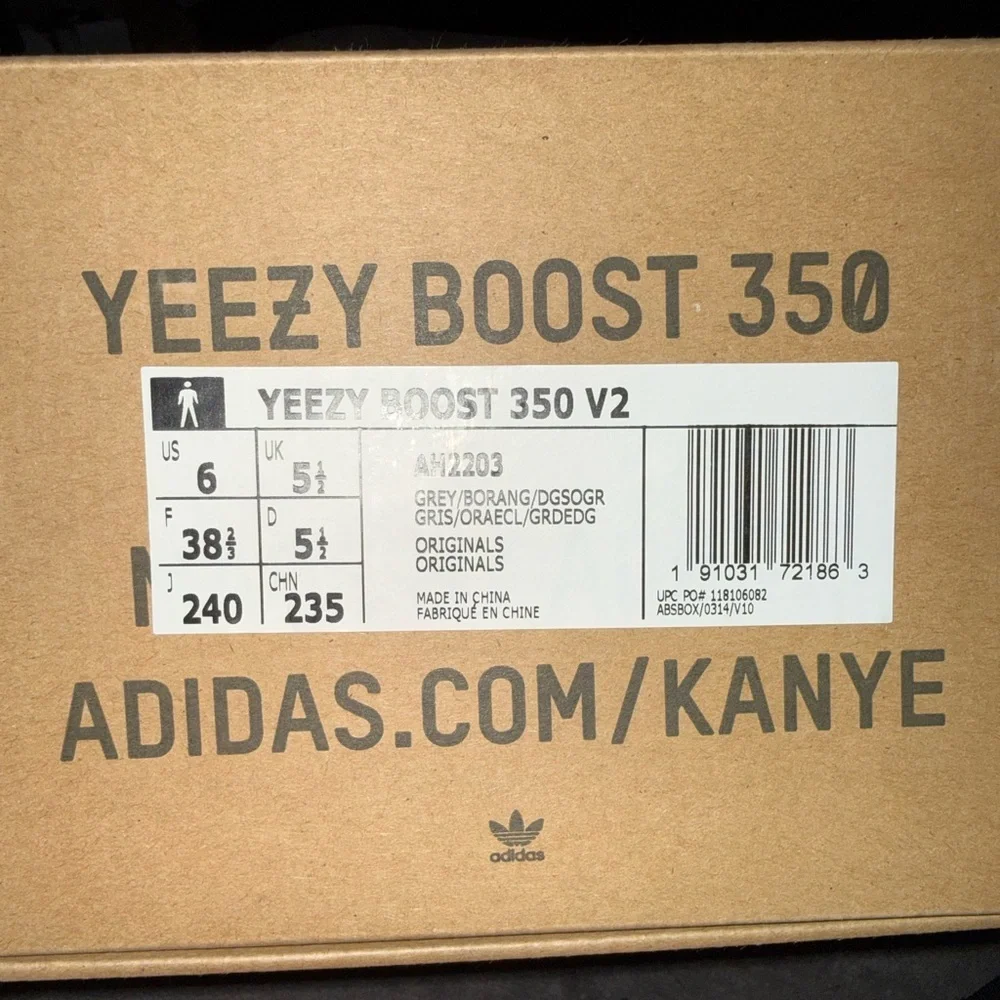 AUTHENTIC Adidas Yeezy Boost 350 V2 Beluga 2.0 - Picture 10 of 11